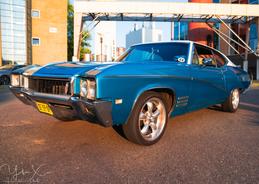 These photos of @dariaroxanaadriana & bigblueskylark were taken in collaboration with @classicsforcharity.
Classics for Charity brings together classic cars, photography, and creativity to support ALS research. Each photoshoot produces unique images while simultaneously raising awareness and funds for an important cause.
