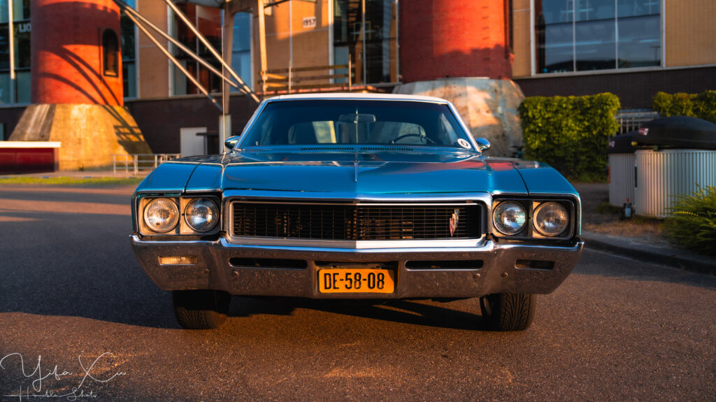 These photos of @dariaroxanaadriana & bigblueskylark were taken in collaboration with @classicsforcharity.
Classics for Charity brings together classic cars, photography, and creativity to support ALS research. Each photoshoot produces unique images while simultaneously raising awareness and funds for an important cause.
