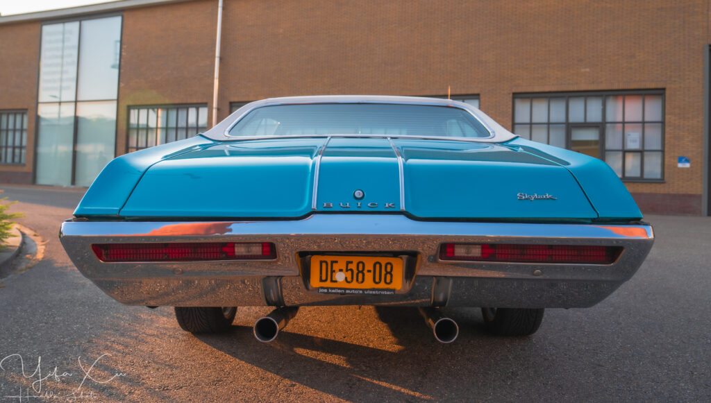 These photos of @dariaroxanaadriana & bigblueskylark were taken in collaboration with @classicsforcharity.
Classics for Charity brings together classic cars, photography, and creativity to support ALS research. Each photoshoot produces unique images while simultaneously raising awareness and funds for an important cause.
